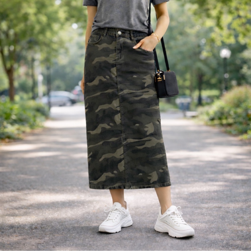 Camouflage Long Straight Denim Jean Skirt with pockets size medium